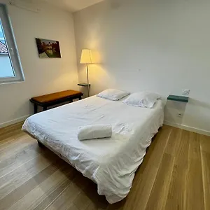 https://chambre-privee-avec-salle-de-bains-partagee-le-sapin.hotels-rhonealpes.com